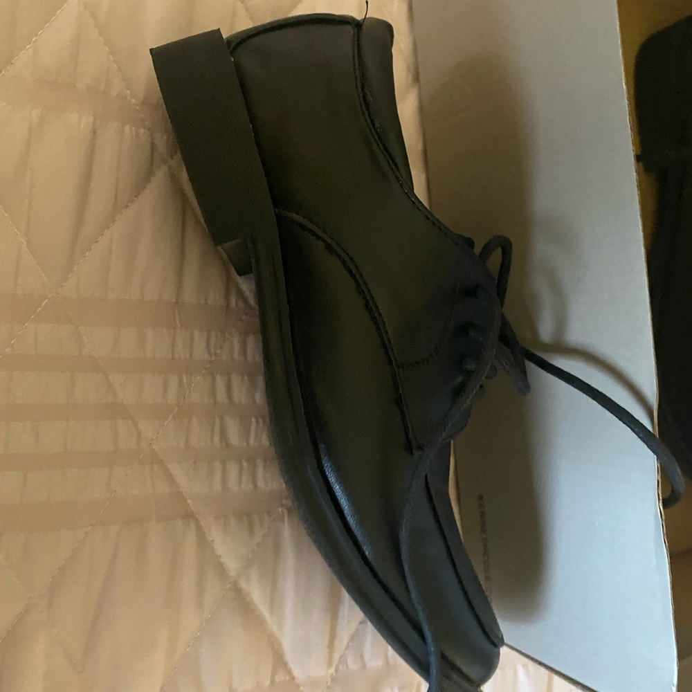 Boys dressing shoes